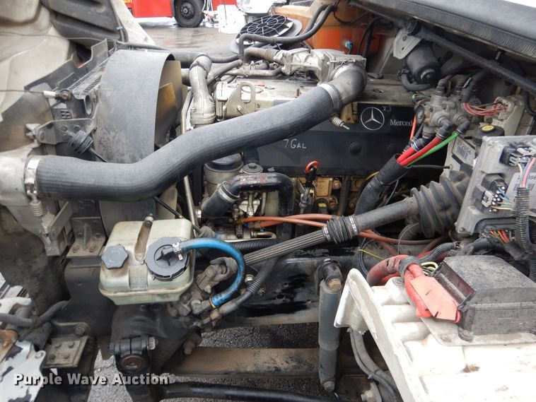 image for item DE4061 2007 Freightliner Business Class M2 Crew Cab truck cab and chassis