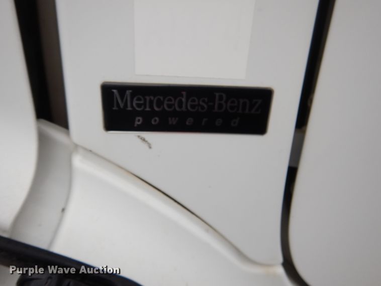 image for item DE4061 2007 Freightliner Business Class M2 Crew Cab truck cab and chassis