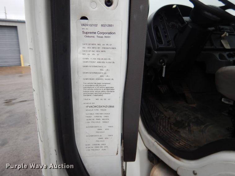 image for item DE4061 2007 Freightliner Business Class M2 Crew Cab truck cab and chassis