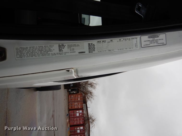 image for item DE4061 2007 Freightliner Business Class M2 Crew Cab truck cab and chassis