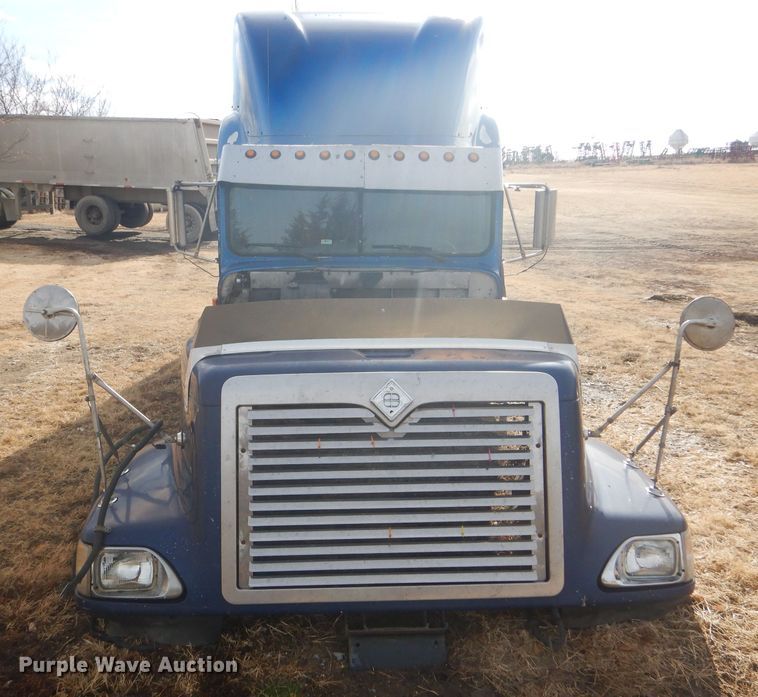 image for item DF7359 1999 International 9400 truck parts