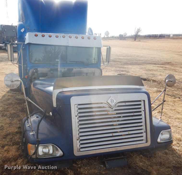 image for item DF7359 1999 International 9400 truck parts