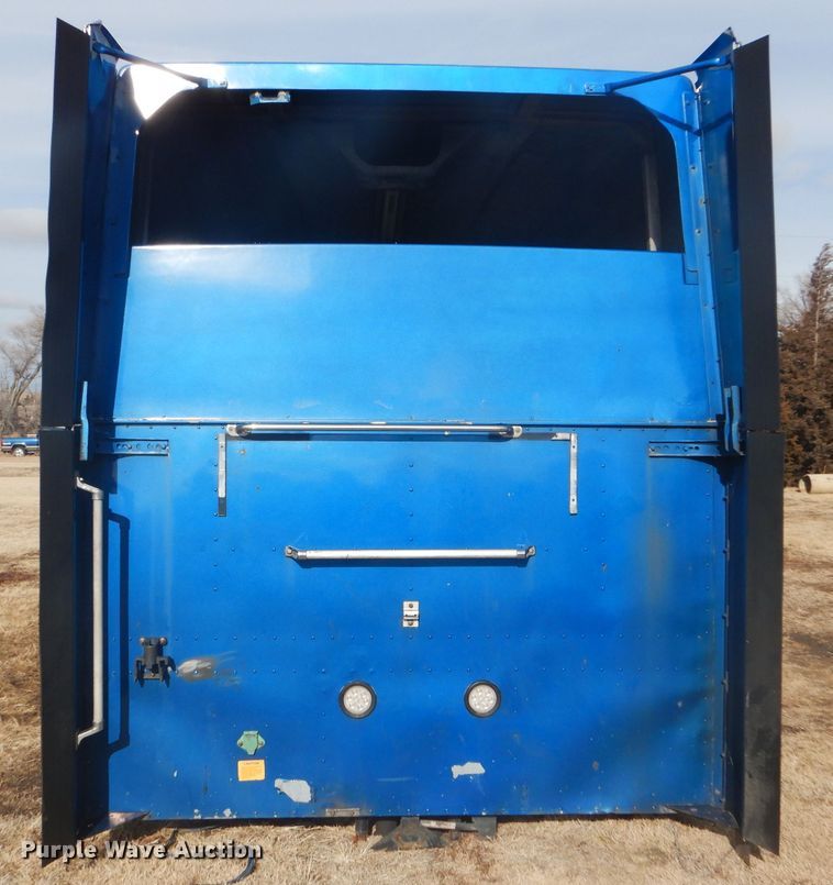 image for item DF7359 1999 International 9400 truck parts