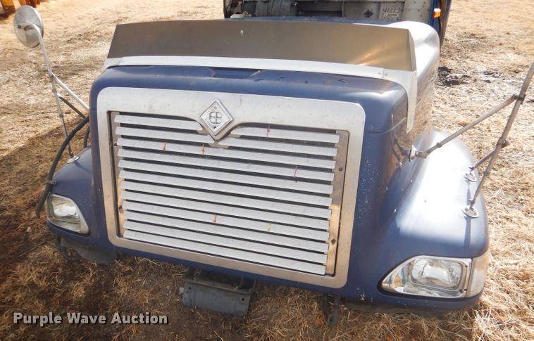 image for item DF7359 1999 International 9400 truck parts