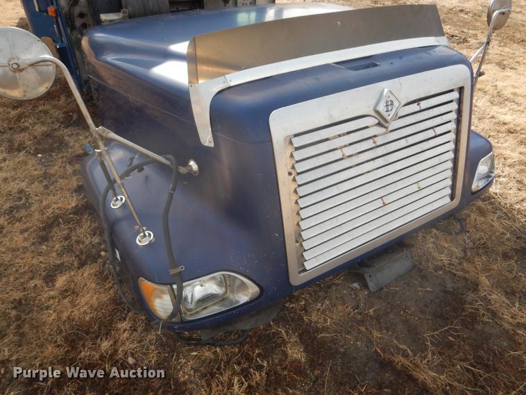 image for item DF7359 1999 International 9400 truck parts