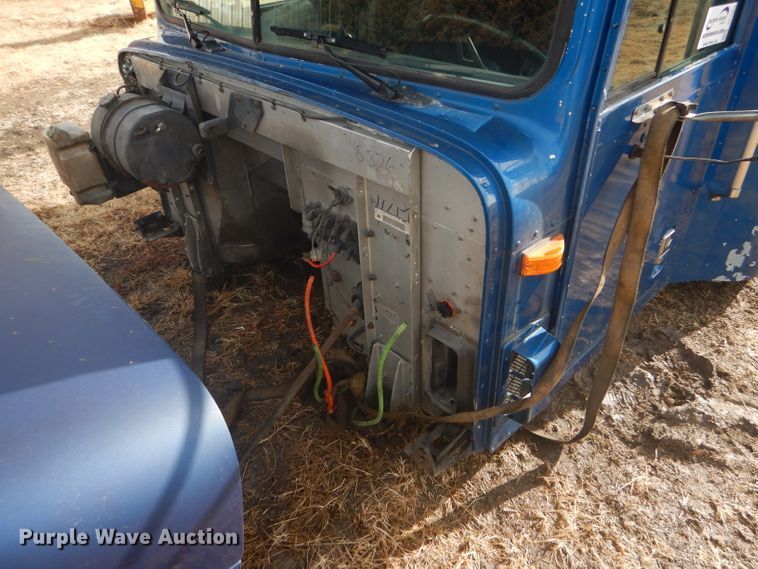 image for item DF7359 1999 International 9400 truck parts