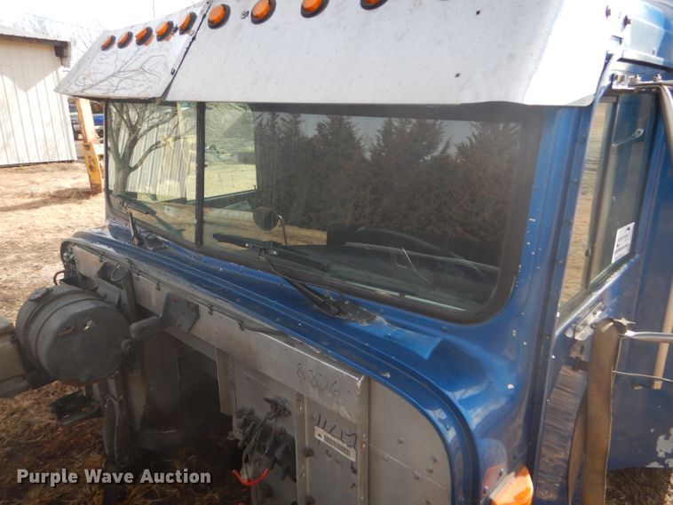 image for item DF7359 1999 International 9400 truck parts