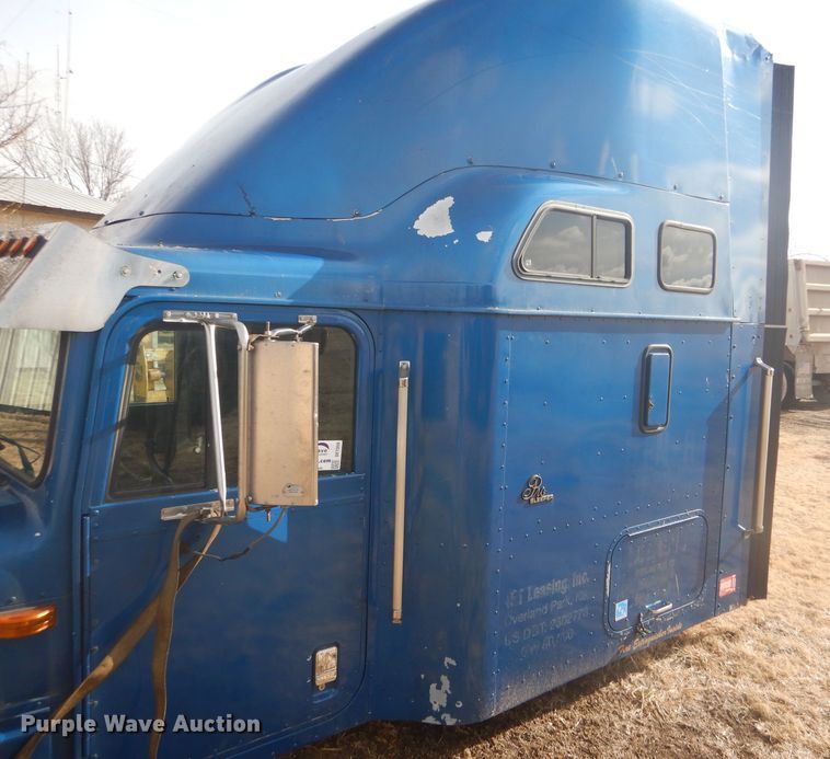 image for item DF7359 1999 International 9400 truck parts