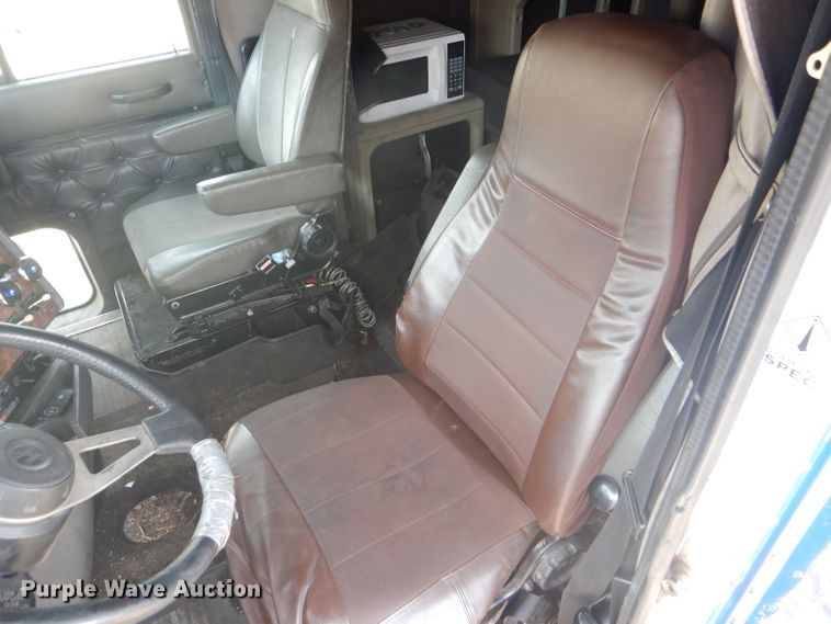image for item DF7359 1999 International 9400 truck parts
