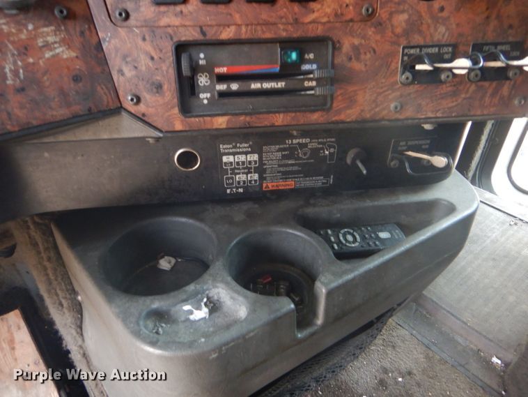 image for item DF7359 1999 International 9400 truck parts