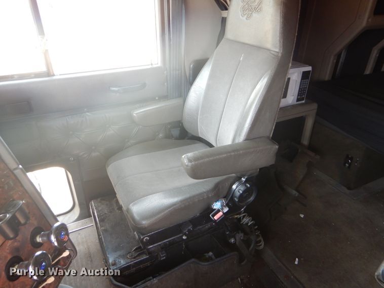 image for item DF7359 1999 International 9400 truck parts