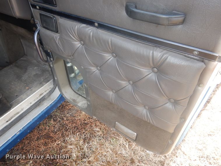 image for item DF7359 1999 International 9400 truck parts