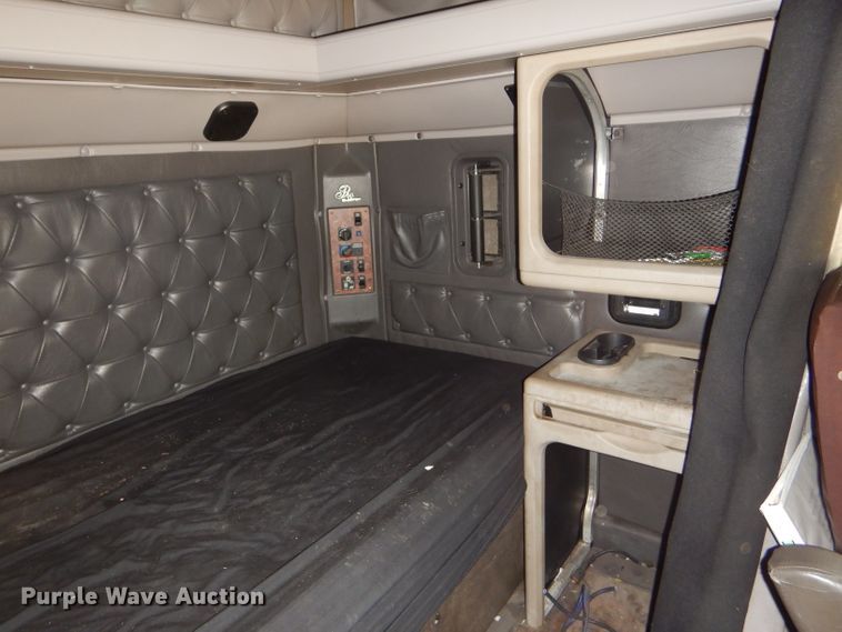 image for item DF7359 1999 International 9400 truck parts