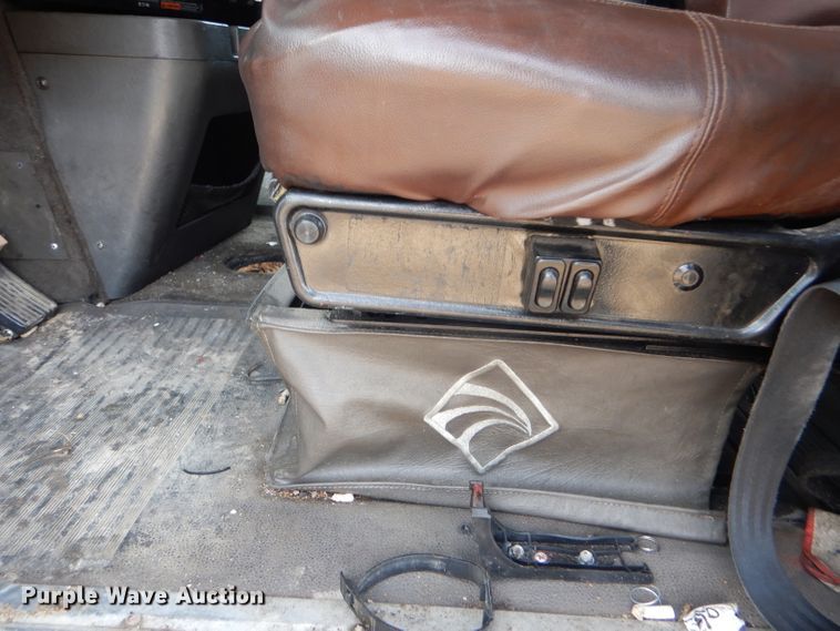 image for item DF7359 1999 International 9400 truck parts