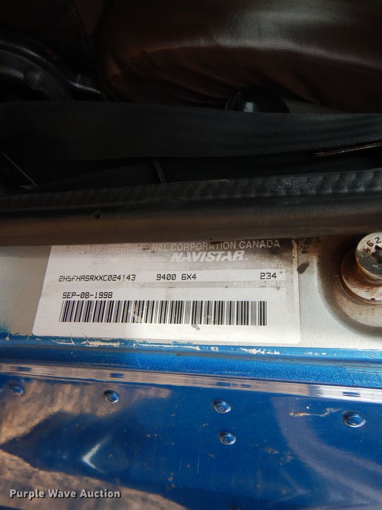 image for item DF7359 1999 International 9400 truck parts