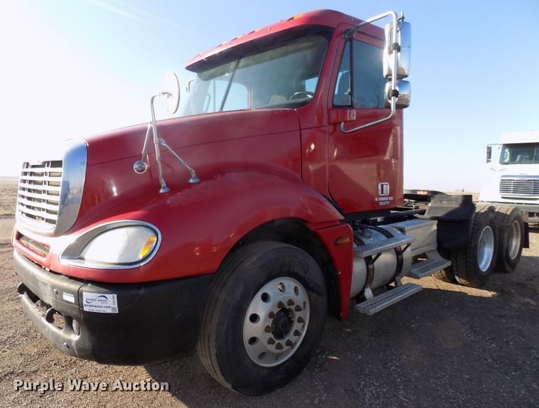 image for item DG2488 2006 Freightliner Columbia semi truck