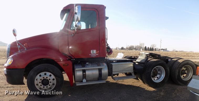 image for item DG2488 2006 Freightliner Columbia semi truck