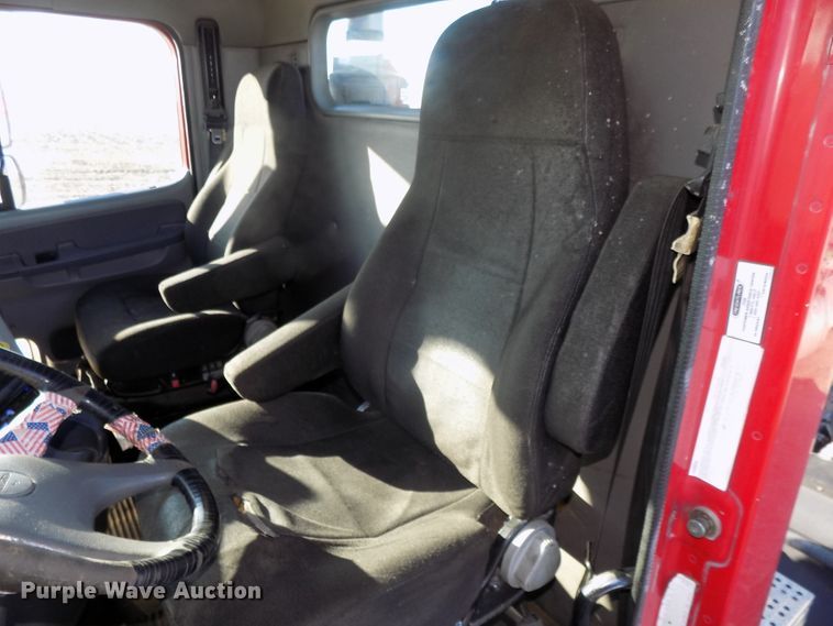 image for item DG2488 2006 Freightliner Columbia semi truck