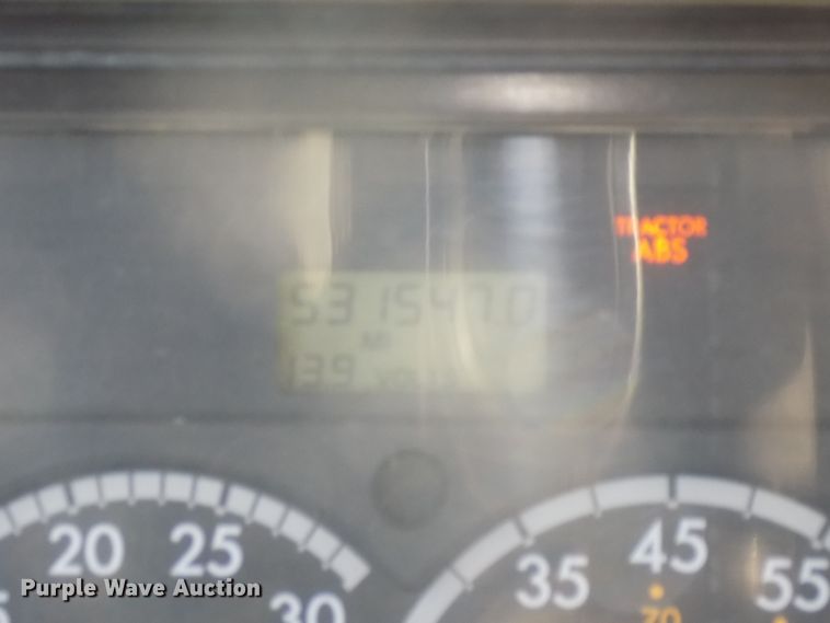 image for item DG2488 2006 Freightliner Columbia semi truck