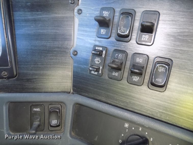 image for item DG2488 2006 Freightliner Columbia semi truck