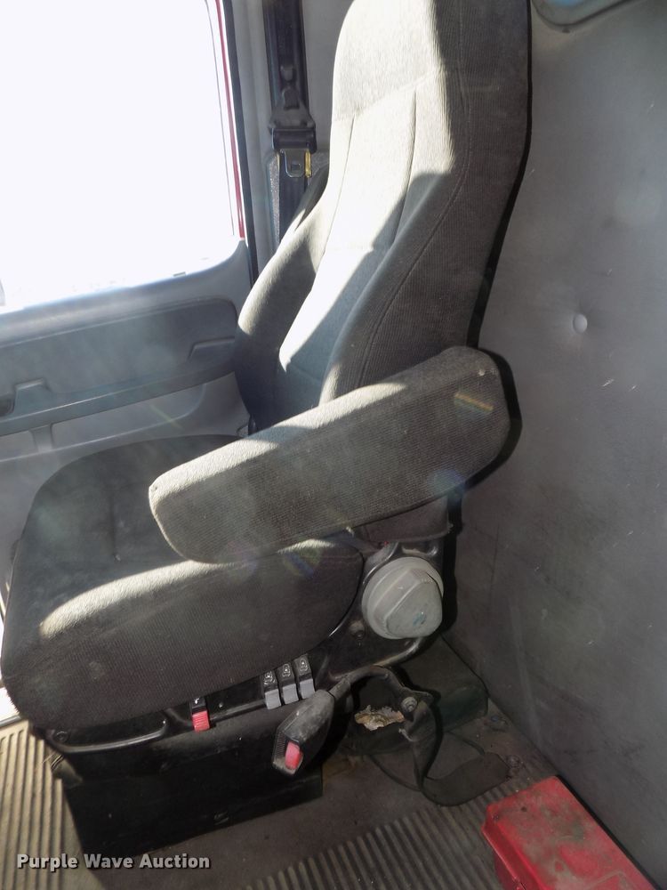 image for item DG2488 2006 Freightliner Columbia semi truck