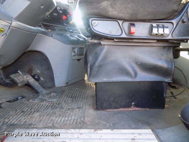 image for item DG2488 2006 Freightliner Columbia semi truck