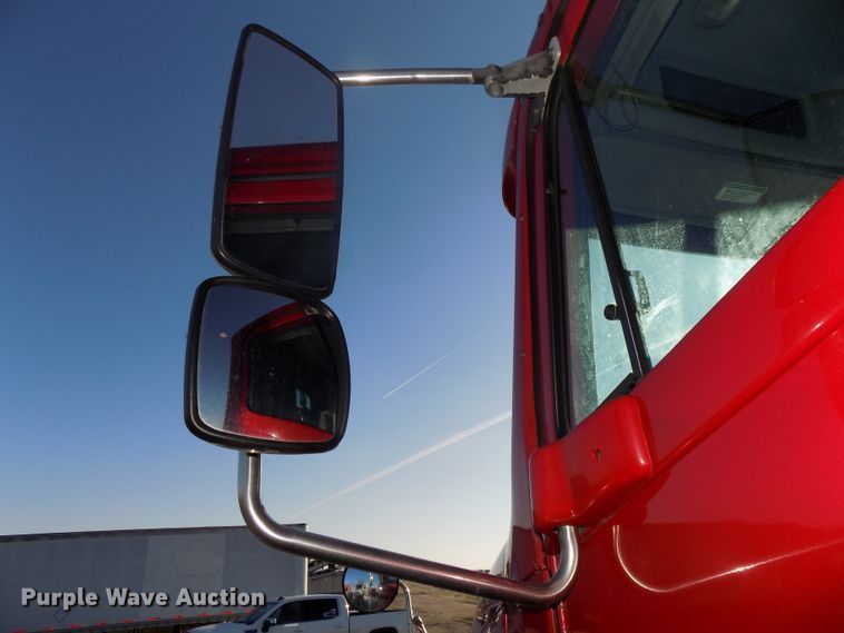 image for item DG2488 2006 Freightliner Columbia semi truck