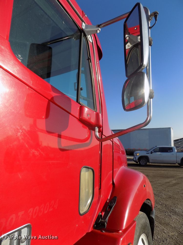 image for item DG2488 2006 Freightliner Columbia semi truck