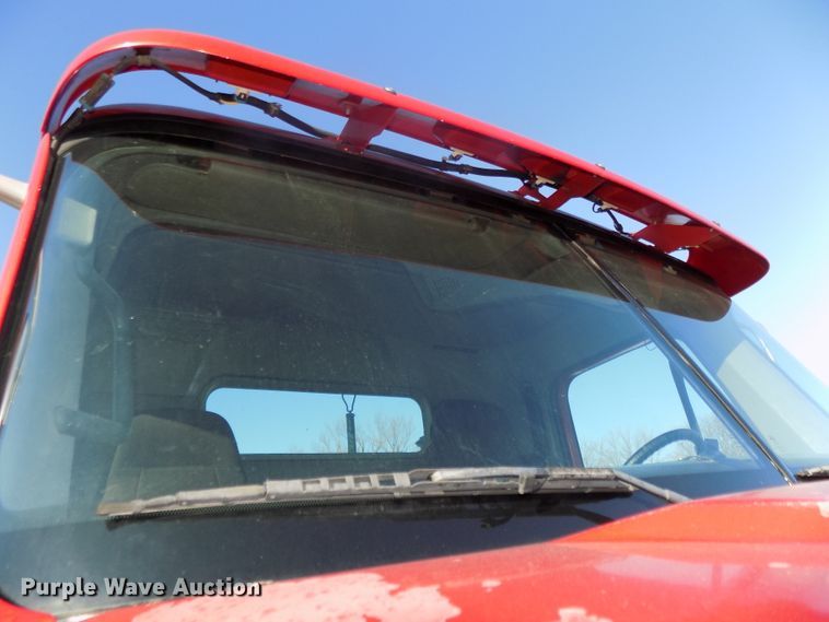 image for item DG2488 2006 Freightliner Columbia semi truck