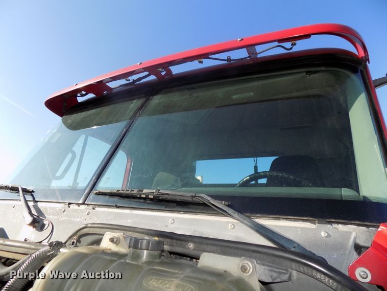 image for item DG2488 2006 Freightliner Columbia semi truck