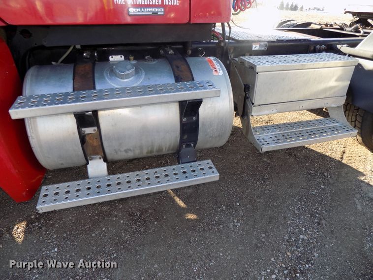 image for item DG2488 2006 Freightliner Columbia semi truck