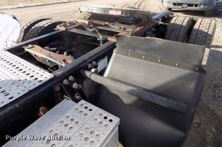 image for item DG2488 2006 Freightliner Columbia semi truck