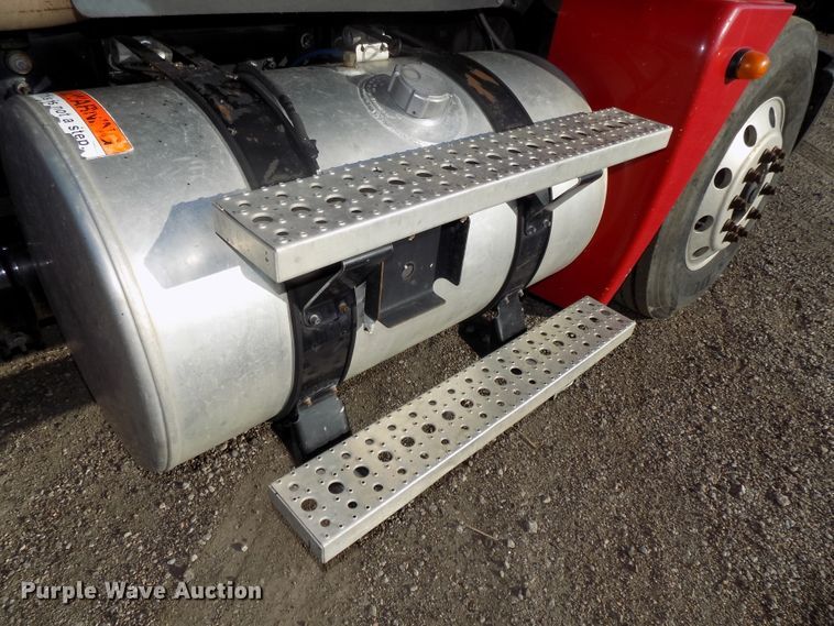 image for item DG2488 2006 Freightliner Columbia semi truck