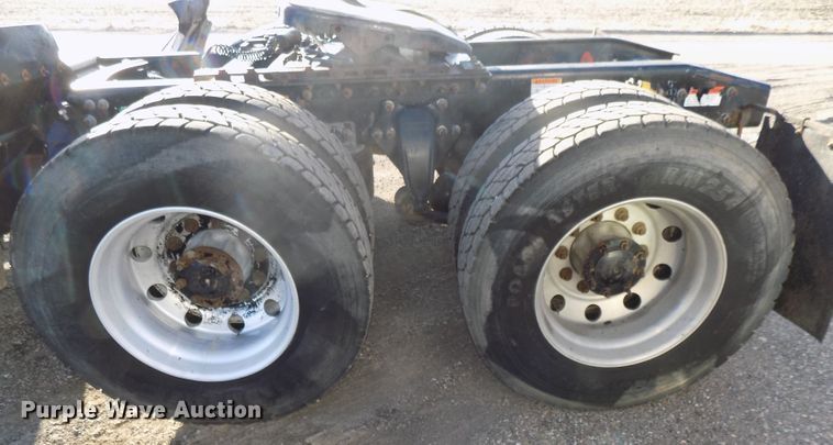 image for item DG2488 2006 Freightliner Columbia semi truck