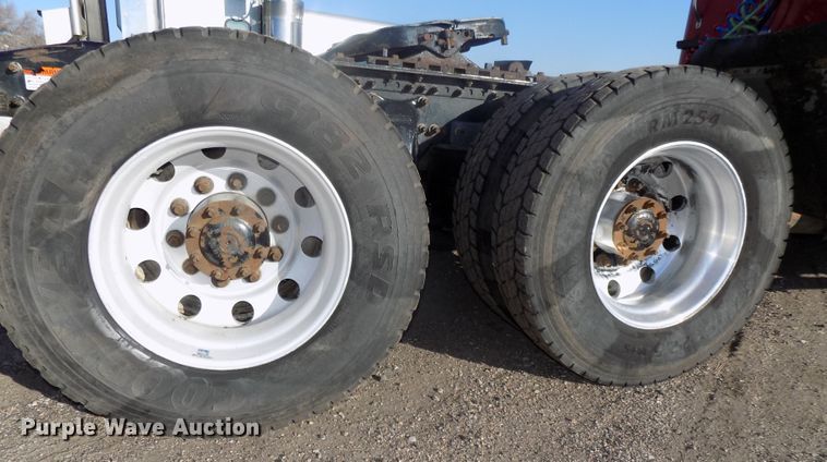 image for item DG2488 2006 Freightliner Columbia semi truck