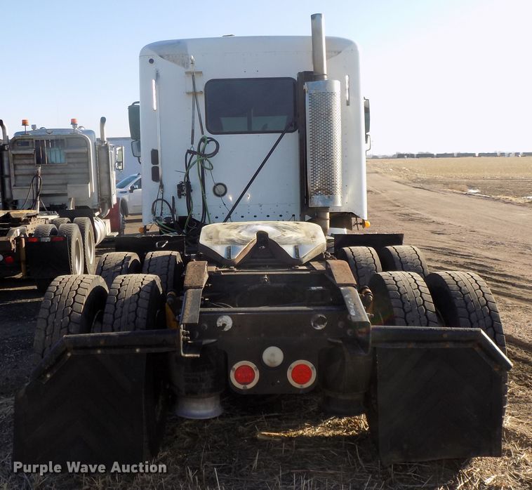 image for item DG2489 2006 Freightliner Columbia 112 semi truck