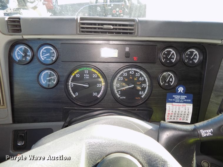 image for item DG2489 2006 Freightliner Columbia 112 semi truck