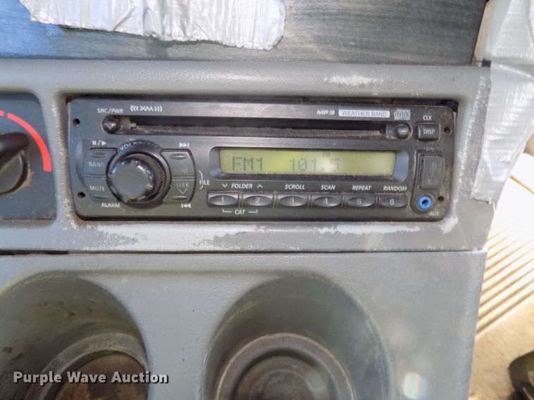 image for item DG2489 2006 Freightliner Columbia 112 semi truck