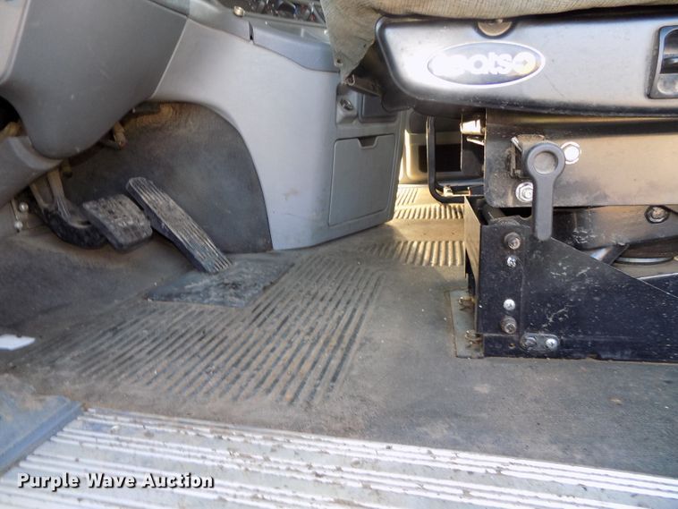 image for item DG2489 2006 Freightliner Columbia 112 semi truck