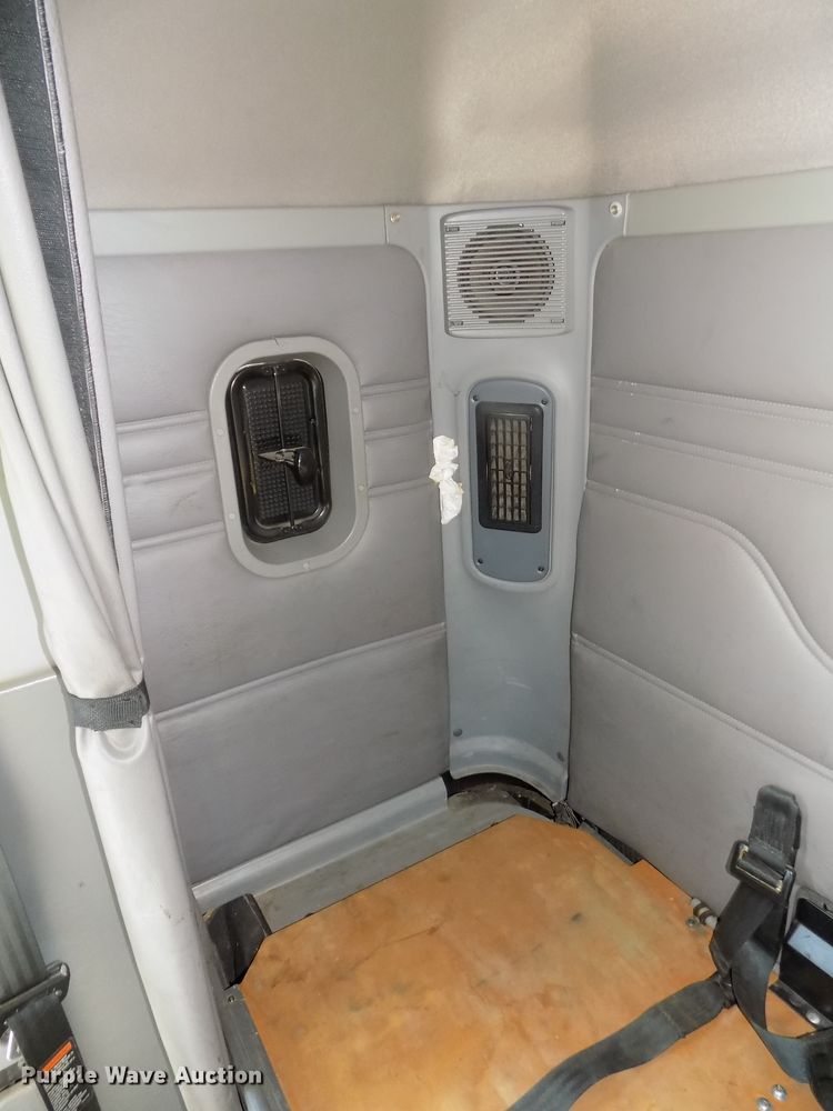 image for item DG2489 2006 Freightliner Columbia 112 semi truck