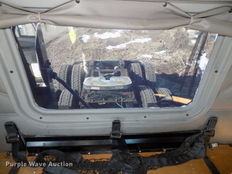 image for item DG2489 2006 Freightliner Columbia 112 semi truck