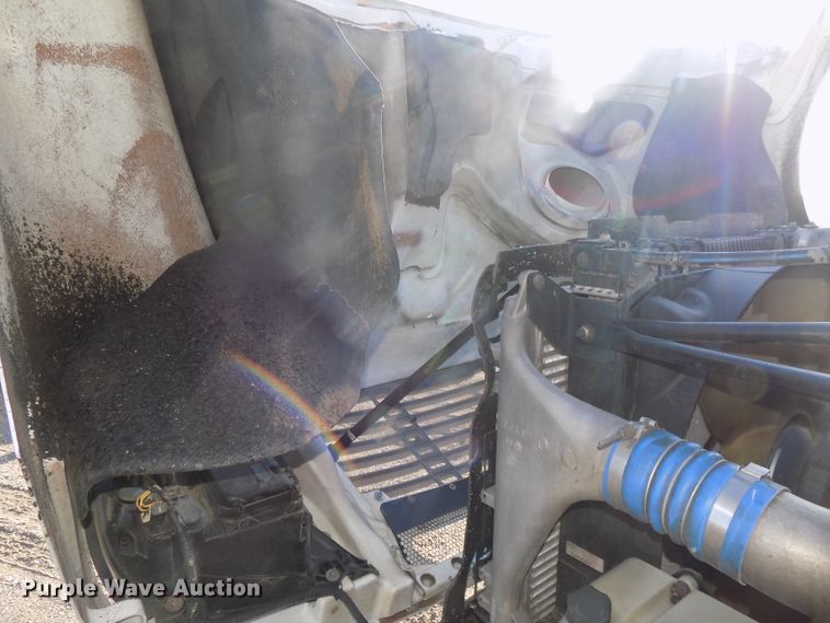 image for item DG2489 2006 Freightliner Columbia 112 semi truck