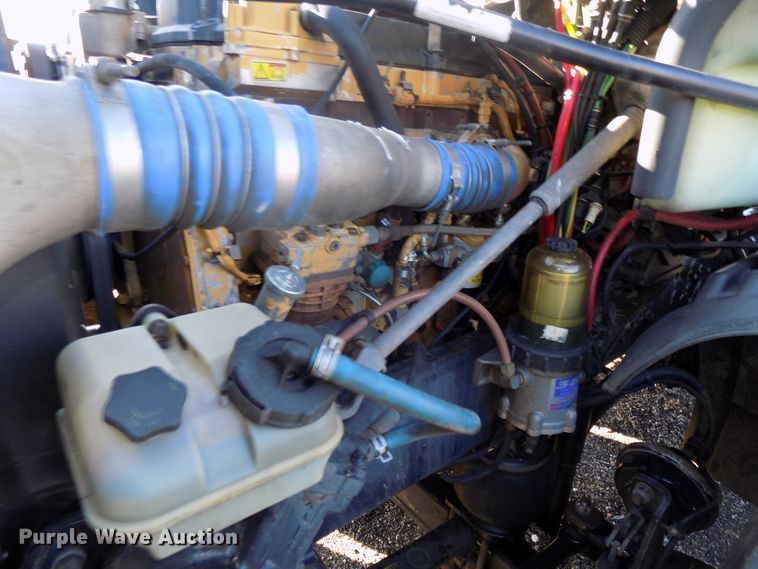 image for item DG2489 2006 Freightliner Columbia 112 semi truck