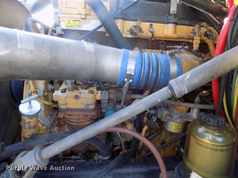 image for item DG2489 2006 Freightliner Columbia 112 semi truck