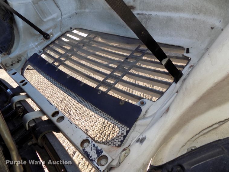 image for item DG2489 2006 Freightliner Columbia 112 semi truck