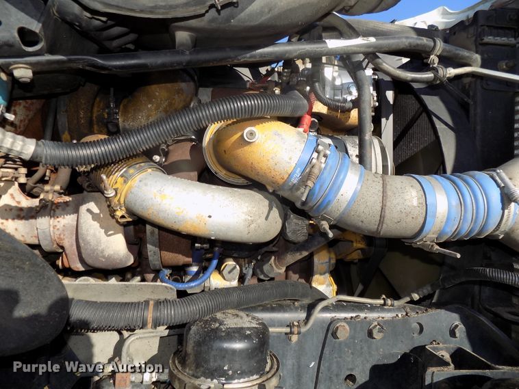 image for item DG2489 2006 Freightliner Columbia 112 semi truck