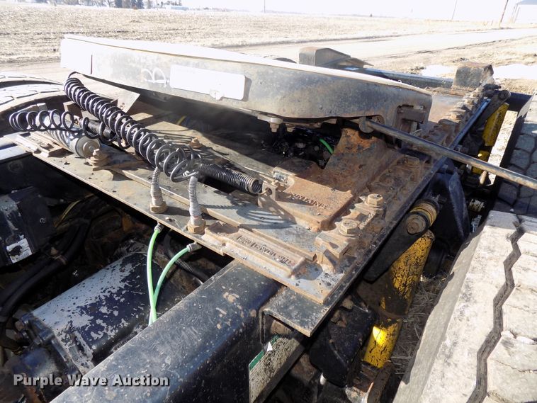 image for item DG2489 2006 Freightliner Columbia 112 semi truck