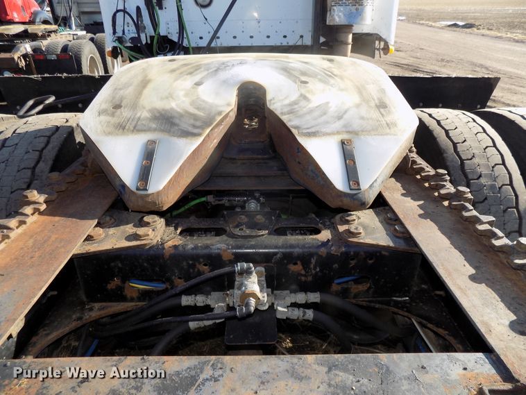 image for item DG2489 2006 Freightliner Columbia 112 semi truck