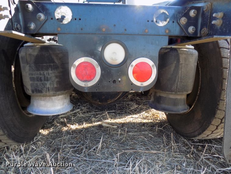 image for item DG2489 2006 Freightliner Columbia 112 semi truck