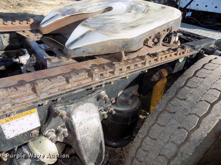 image for item DG2489 2006 Freightliner Columbia 112 semi truck